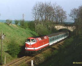 096604_229 Entstehung und Einsatz der Baureihe 229 stehen symbolisch für die Entwicklung der beiden deutschen Bahnen nach der Wende. In der Nachwende-Euphorie als Beitrag...