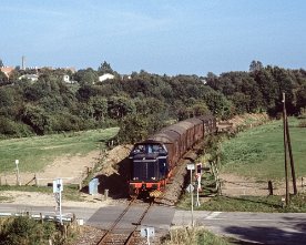 064410_hvb5.1280 HVB 5 bei Dreikronen kurz nach Verlassen des Bf. Schusterkrug in Richtung Neuwittenbek