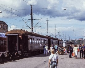051918_helsinki.1280 Der Zug um 16.09 ab Helsinki nach Riihimäki bestand noch - mit einer Ausnahme - aus Holzwagen